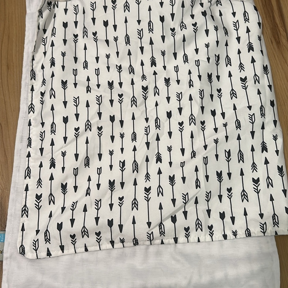 Arrow Patterned White Fabric